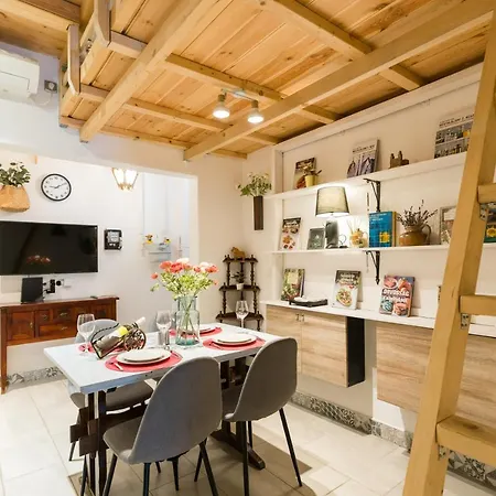 아파트 Westend With Loft Hide Away For Kids- Ac