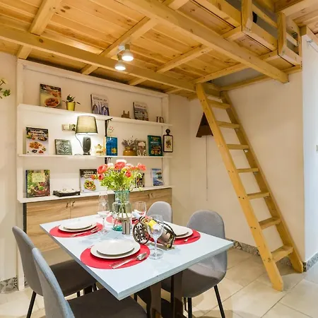 Westend With Loft Hide Away For Kids- Ac Apartmán *