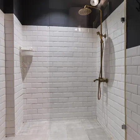 Westend With Loft Hide Away For Kids- Ac Apartmán *